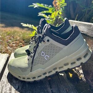 On Women's Athletic Shoes - Green and Black